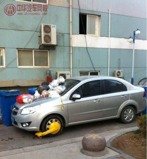 在小區(qū)里占道停車就是這樣的后果.....