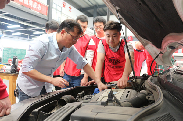 二手車評(píng)估師適合哪些人報(bào)考？二手車評(píng)估師職業(yè)前景如何？@chinaadec.com